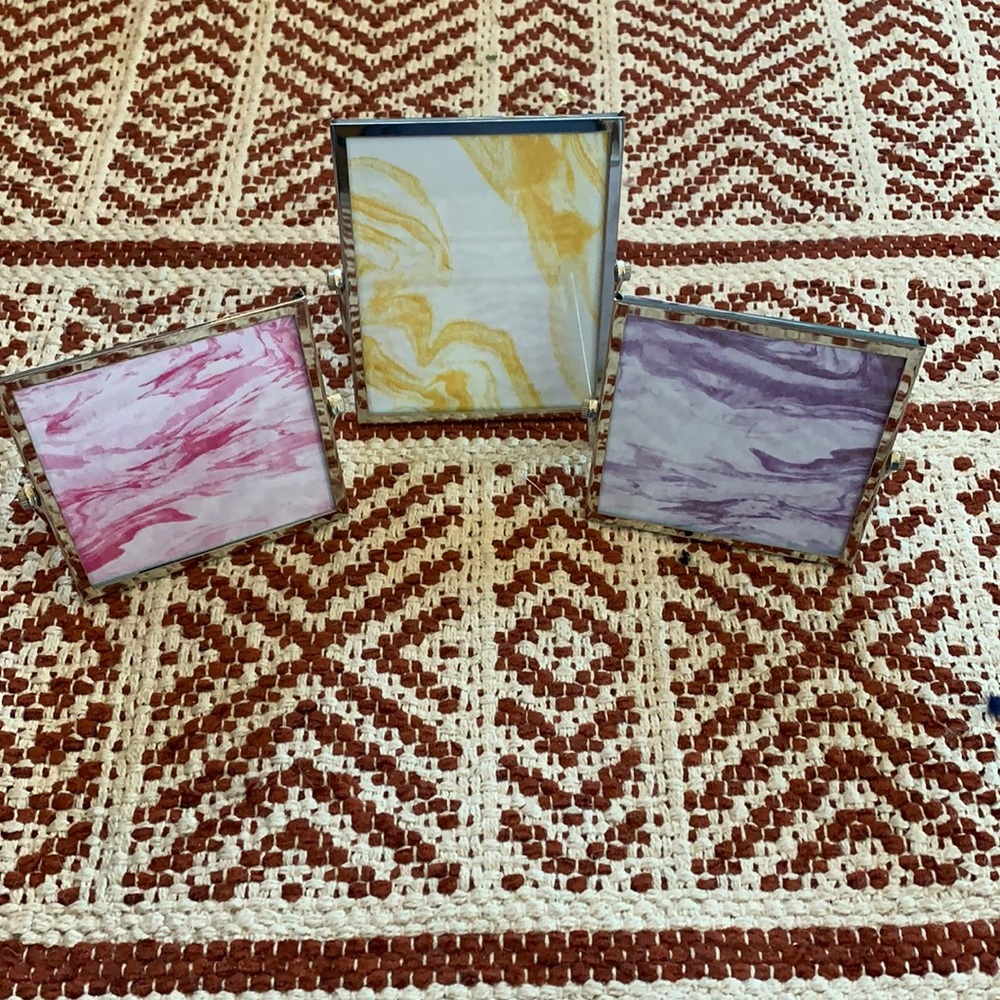 Minimalist silver frame lot